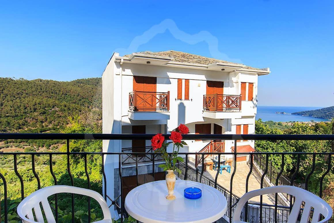 Zeus Guesthouse Panajía Kültér fotó